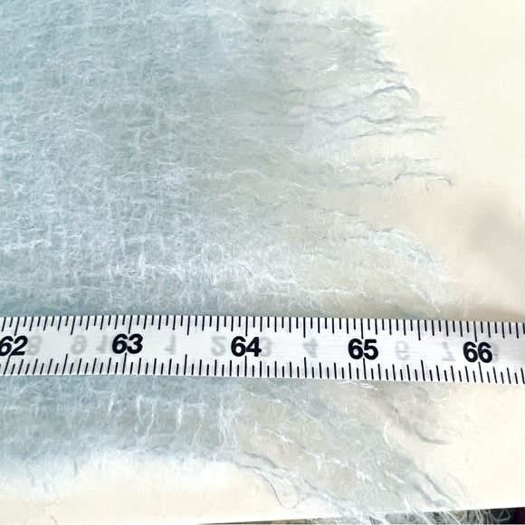 Vintage like new oblong 100% mohair wool from Scotland ice blue knit wrap scarf - Picture 10 of 10